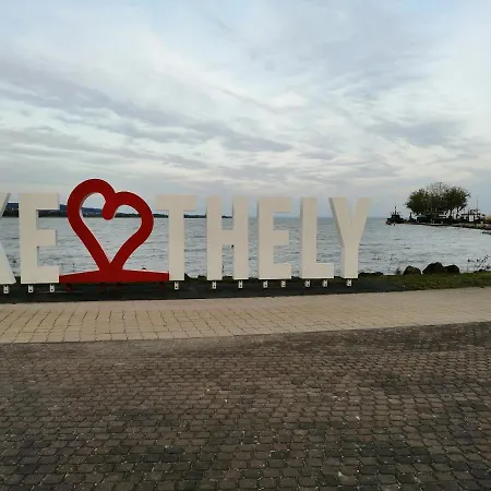Uj Lilla *