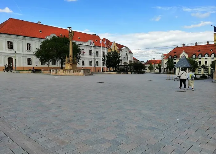 Uj Lilla Apartment *